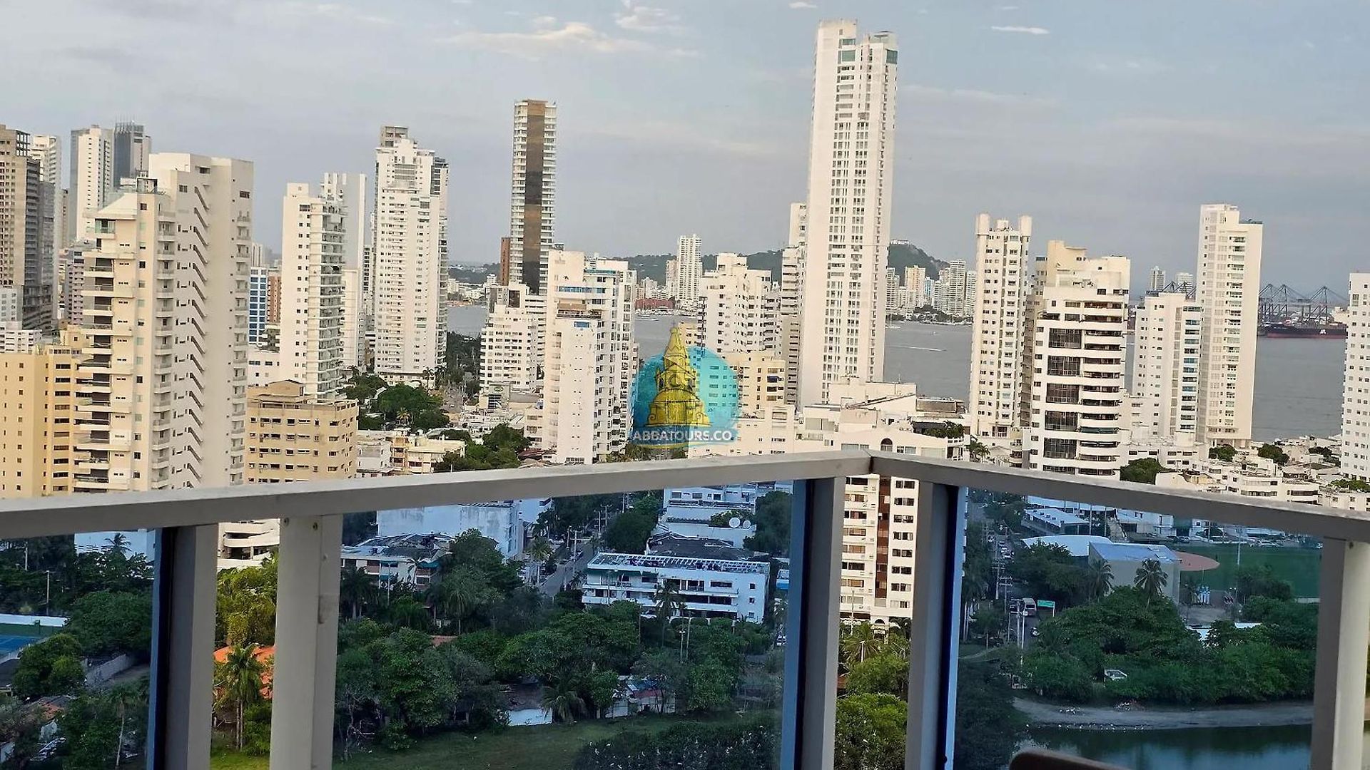 Apto Frente Al Hilton Piso 21 Apartamento