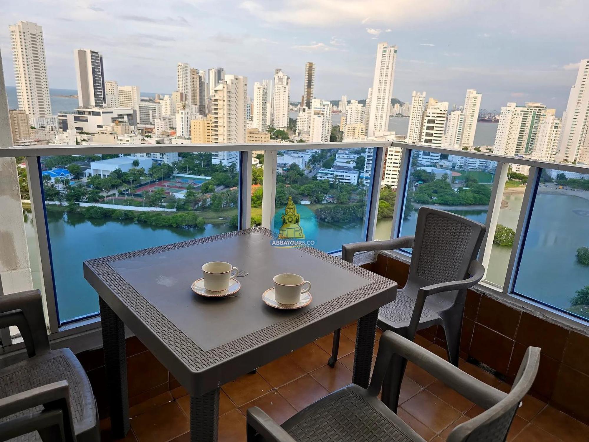 Apto Frente Al Hilton Piso 21 * Cartagena